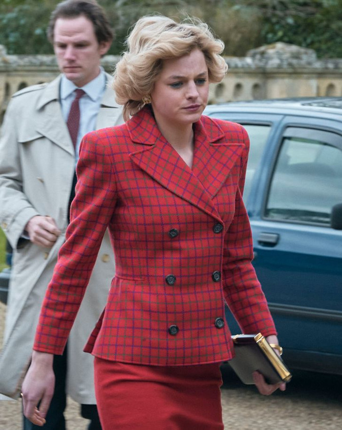 Trong phim, nó đã được sửa thành vải kẻ caro.