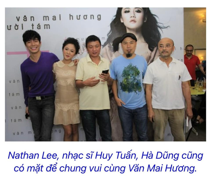 Nam ca sĩ còn đăng kèm hình ảnh chụp cùng Văn Mai Hương và một số nghệ sĩ khác trong một sự kiện.
