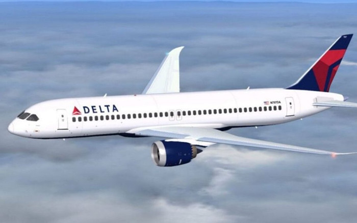 Hành khách xông vào buồng lái 'cướp máy bay' Ảnh 2