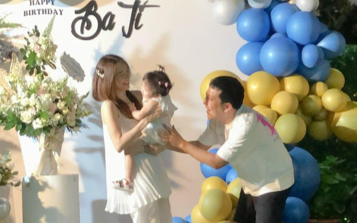 Nhã Phương 'tủi thân' khi bị chồng con cho ra rìa Ảnh 2