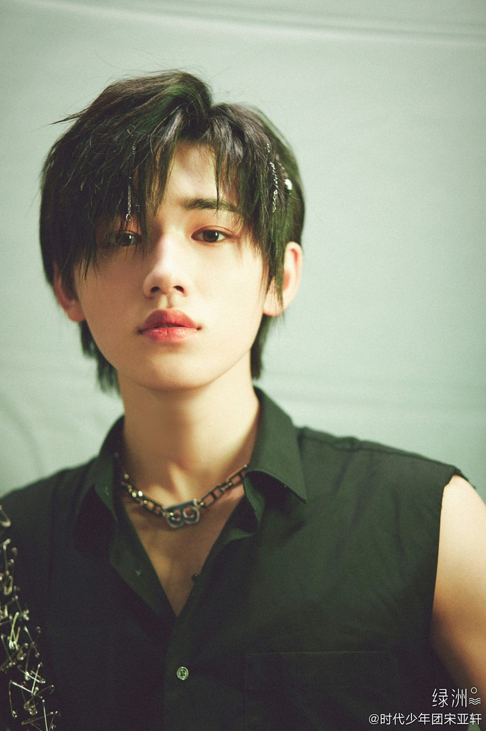 Gương mặt duy nhất trong Thời đại Phong Tuấn góp mặt trong BXH, thậm chí lật đổ cả TFBoys, Tống Á Hiên trở thành cái tên tiềm năng, đầy hứa hẹn trong làng giải trí.