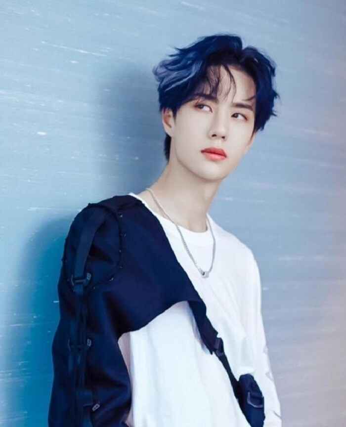 Và đứng đầu trong danh sách này là ngôi sao chỉ mới 23 tuổi - Vương Nhất Bác. Sự trẻ trung, sức hút, tính cách thú vị của anh chàng đã đốn tim fan hâm mộ. Ngôi vương thuộc về Vương Nhất Bác cho thấy 'tre già măng mọc', Cbiz dần có sự chuyển hóa, đổi ngôi từ những cái tên kỳ cựu thay thế bằng các ngôi sao trẻ, đầy mới lạ và tiềm năng.