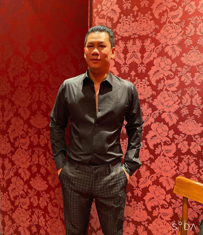 Cách mix đồ theo cả cây đơn sắc thu hút, tạo nên độ lịch lãm cho người mặc.