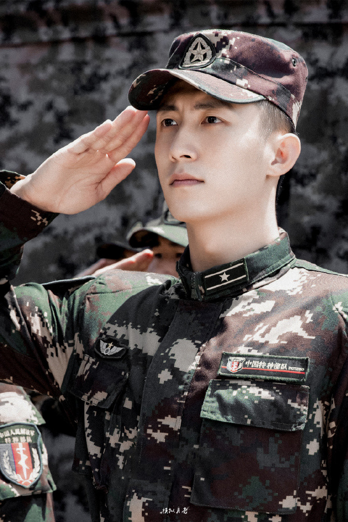 Mặc tin đồn yêu nhau, Hoàng Cảnh Du - Địch Lệ Nhiệt Ba tiếp tục nên duyên trong phim mới? Ảnh 4