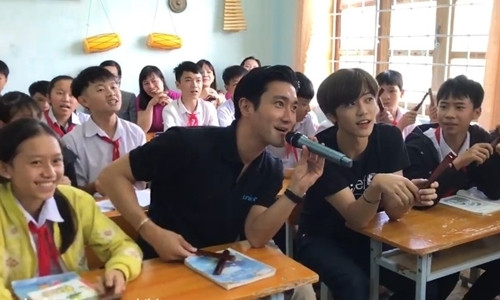 Clip: Siwon và 'Minh Kontum' hát Hò Ba Lý bất ngờ được chia sẻ với tốc độ chóng mặt Ảnh 4