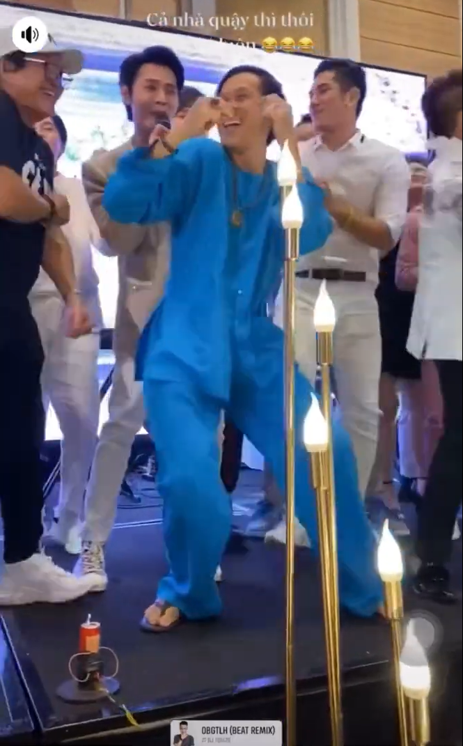 NS Hoài Linh nhảy 'cực sung' tại một sự kiện. (Ảnh cắt từ clip)