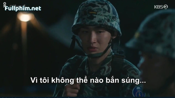 Kim Kyung Soo đã bị ép bắn súng mà anh không thể làm khiến chỉ huy đánh nhừ tử