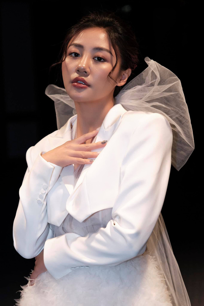 Và đứng trước nghi vấn tiêu cực thế này, phía Văn Mai Hương ngay lập tức lên tiếng đính chính sự việc.