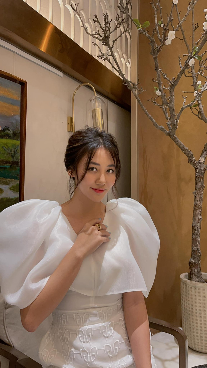 Khán giả đã để lại bình luận một poster quảng cáo ứng dụng cá độ, trong đó hình ảnh Văn Mai Hương xuất hiện như người đại diện cho đơn vị này.