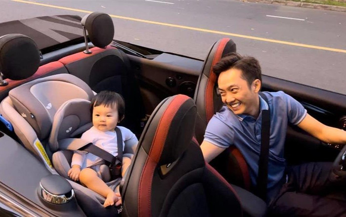 Hiếm hoi xuất hiện cùng bà nội quyền lực, bé Suchin nhận 'mưa lời khen' vì điều này Ảnh 2