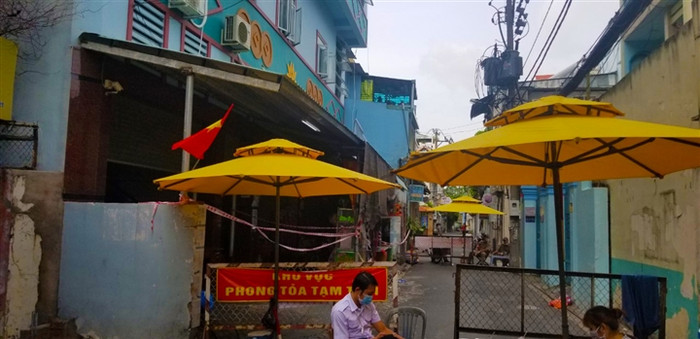 Dãy nhà trọ 333/7A Lê Văn sỹ đang được phong tỏa. Ảnh: HCDC