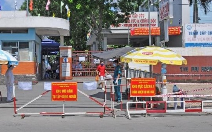 Quận Tân Phú, TP.HCM: Chiến sĩ công an và cán bộ chỉ huy quân sự phường nghi nhiễm Covid- 19 Ảnh 2