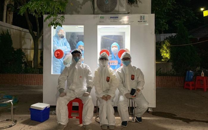 Người sáng chế 'vũ khí' chống nắng, ngừa Covid-19 cho bác sĩ lên tiếng về chiếc bao tay dùng nhiều lần Ảnh 2