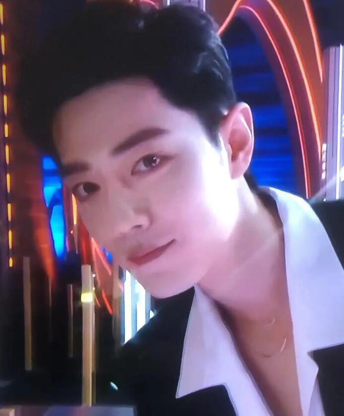 Độ hot Tiêu Chiến chưa bao giờ là dạng vừa đâu: Vừa mới xuất hiện đã leo lên No.3 top trending thế giới Ảnh 16