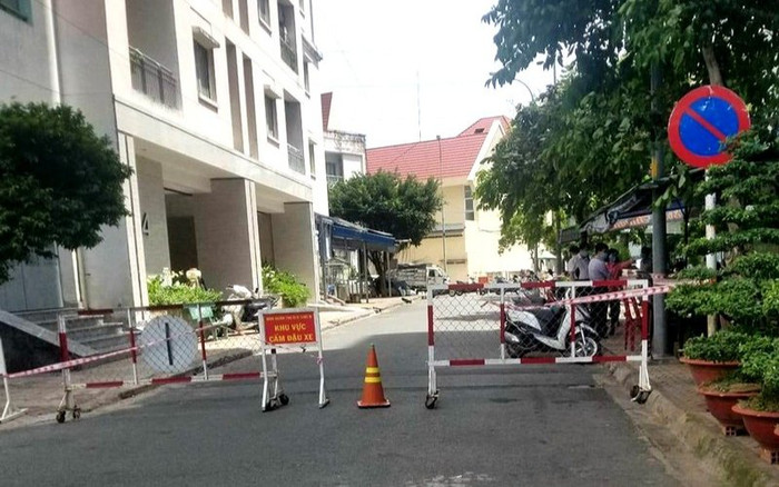TP.HCM phong tỏa tạm thời 2 tòa nhà tại 2 chung cư do liên quan các ca nghi mắc COVID-19 Ảnh 2