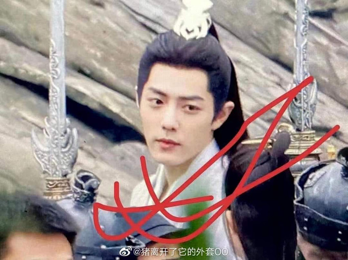 Tiêu Chiến khiến fan 'khóc thét' vì cánh tay đẫm máu, da trắng bệch trên hậu trường 'Ngọc Cốt Dao' Ảnh 6