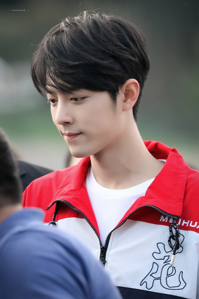 Tiêu Chiến khiến fan 'khóc thét' vì cánh tay đẫm máu, da trắng bệch trên hậu trường 'Ngọc Cốt Dao' Ảnh 3