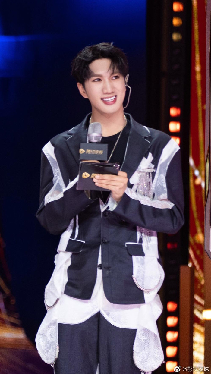 Trước sức ép tấn công của fan Tiêu Chiến, Hàn Bội Tuyền chỉ làm MC được 5 phút rồi 'bay màu' mất tăm Ảnh 11