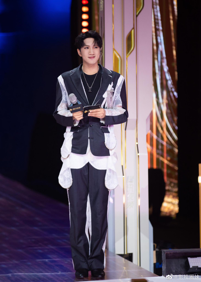 Trước sức ép tấn công của fan Tiêu Chiến, Hàn Bội Tuyền chỉ làm MC được 5 phút rồi 'bay màu' mất tăm Ảnh 12