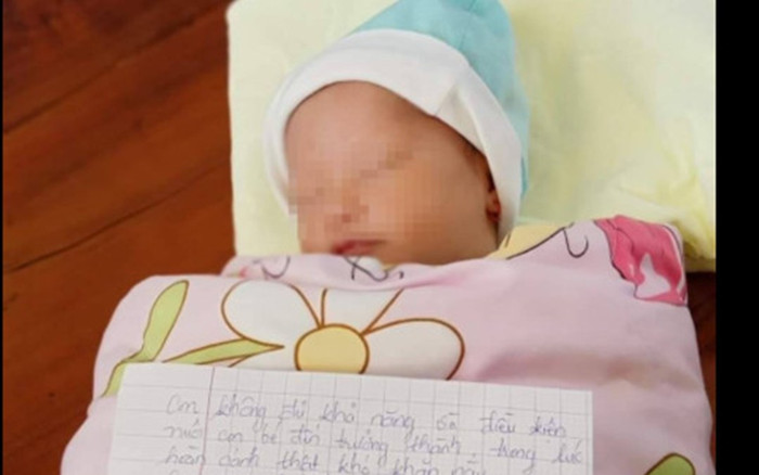Cháu bé 10 ngày tuổi bị bỏ bên lề đường kèm lá thư: 'Con không đủ khả năng và điều kiện nuôi bé...' Ảnh 2