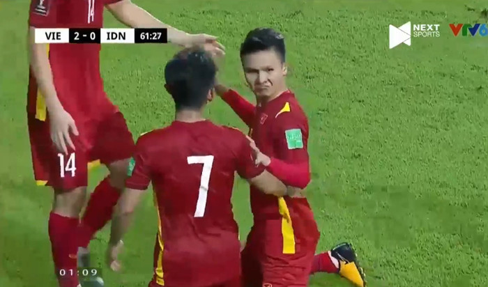 Quang Hải ghi bàn thắng đẹp mắt vào lưới Indonesia.