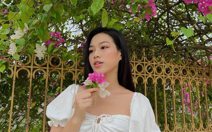 Đỗ Thị Hà nhận cơn mưa lời khen vì nhan sắc xinh đẹp khi khoe ảnh chụp tại nhà Ảnh 2