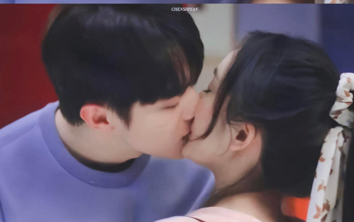 Bỏng mắt cảnh Hứa Khải hôn liên tục như muốn 'nuốt môi' Dương Mịch, lăn lê lết khắp nhà trong phim mới Ảnh 2