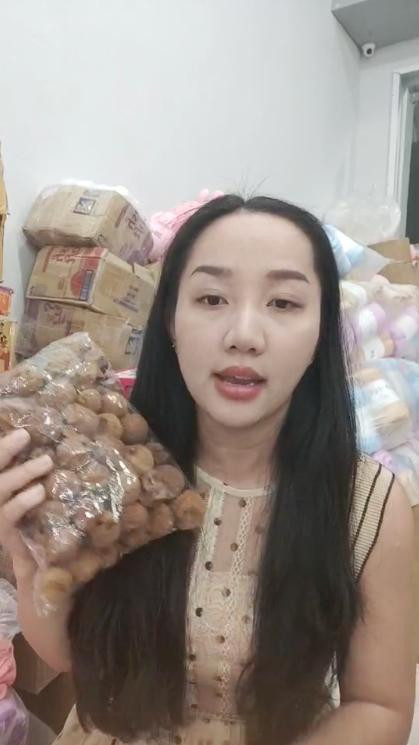 Bất chấp lệnh đình chỉ kinh doanh, vợ Lê Dương Bảo Lâm vẫn công khai livestream bán hàng và 'chốt đơn' Ảnh 3