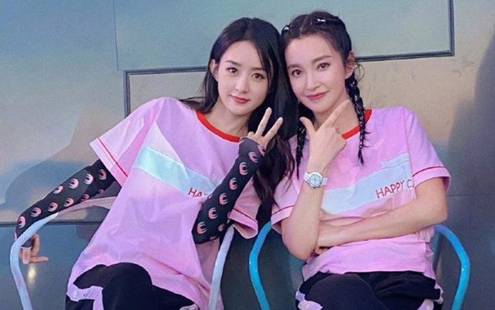 Lý Băng Băng 48 tuổi vẫn 'cưa sừng làm nghé', chặt chém đàn em Triệu Lệ Dĩnh khi đứng chung khung hình Ảnh 2