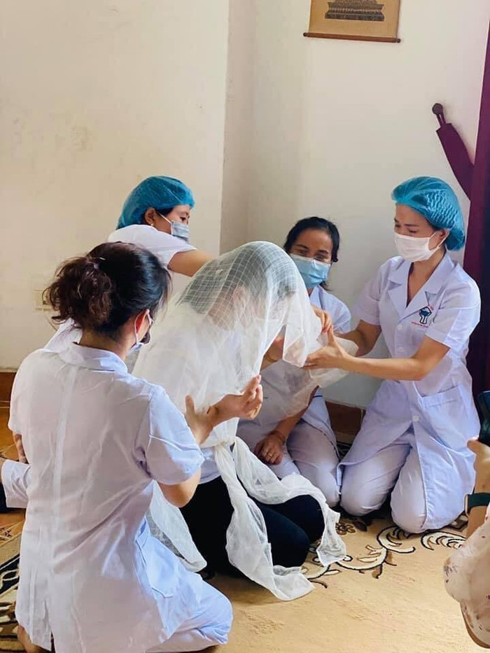 Bố chị Duyên vừa qua đời ngày 6/6 nhưng do đang làm nhiệm vụ chống dịch nên chị Duyên không thể về chịu tang.