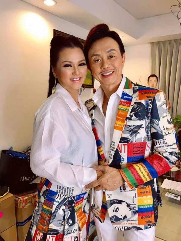 Đến tận bây giờ, bà xã Chí Tài - ca sĩ Phương Loan vẫn nhớ như in những cuộc gọi hỏi thăm của chồng khi đi diễn xa nhà.