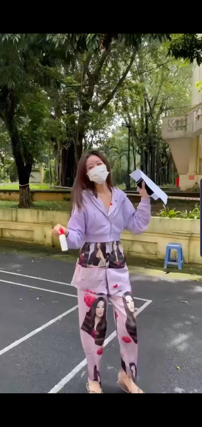 Không thể thiếu khẩu trang và nước rửa tay để bảo vệ sức khỏe.