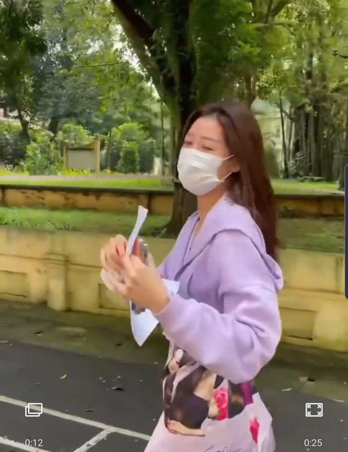 Cô nàng phải hoàn thành quy định cách ly tập trung trước khi bắt tay vào các hoạt động mới.