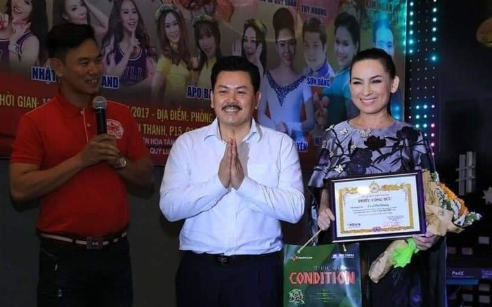 Lộ ảnh Phi Nhung tươi cười chung khung hình với ông Võ Hoàng Yên giữa ồn ào đời tư Ảnh 2