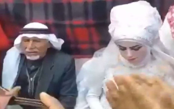 Người đàn ông kết hôn lần thứ 37 trước mặt 28 người vợ, 135 người con và 126 người cháu Ảnh 2