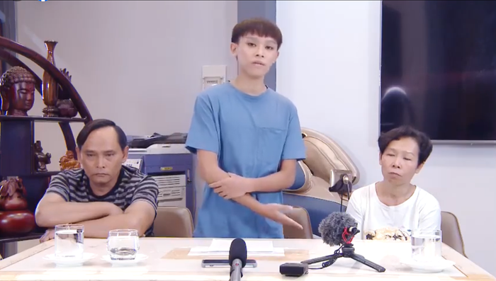 Bố mẹ Hồ Văn Cường cũng lên tiếng về những ồn ào vừa qua của con trai với mẹ nuôi Phi Nhung
