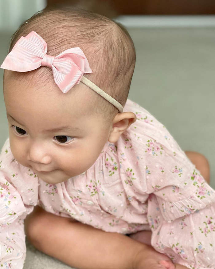 Chắc chắn lớn lên, Lisa sẽ thành một tiểu công chúa cực kỳ duyên dáng...