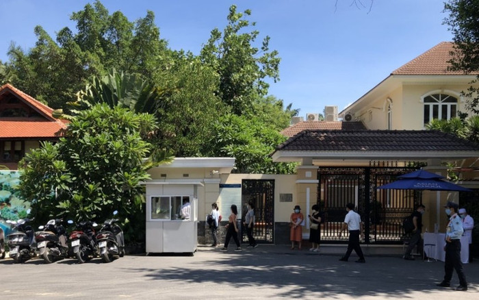 Phụ huynh phản đối việc tăng học phí, con bị trường quốc tế từ chối tiếp nhận Ảnh 2