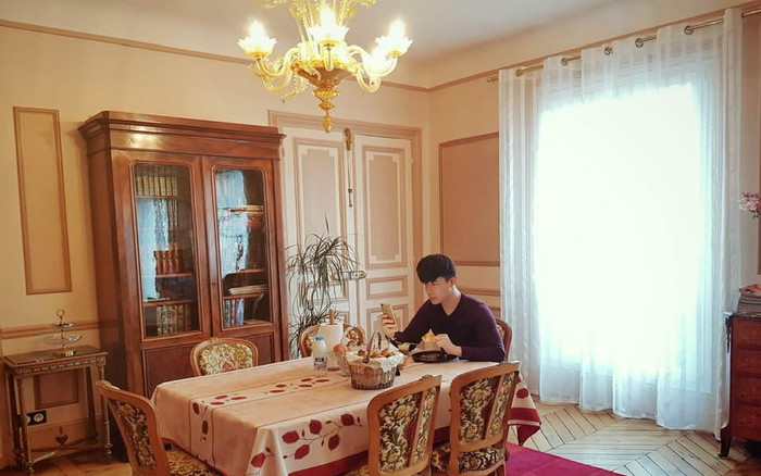 Dân tình xuýt xoa trước 'cơ ngơi nghìn tỉ' của Nathan Lee ở Pháp Ảnh 2