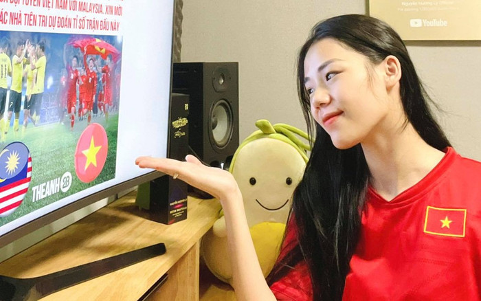 Ca sĩ Hương Ly: Công Phượng và Xuân Trường ghi bàn, Việt Nam thắng đậm Malaysia Ảnh 2