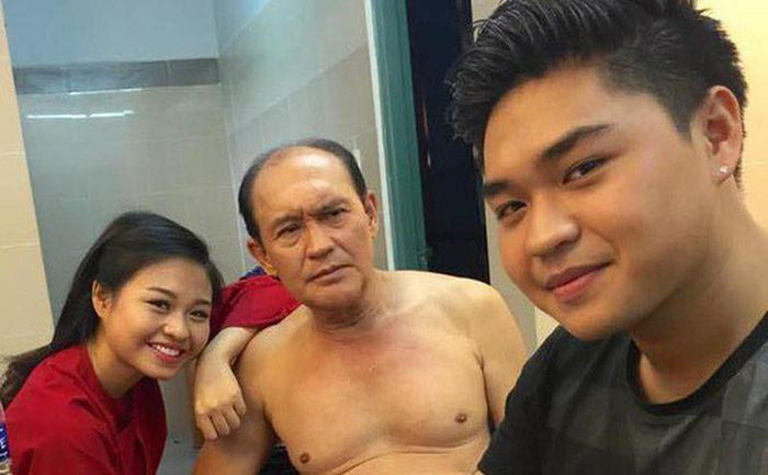 NS Duy Phương cùng hai con ruột Lê Lộc - Duy Phước.