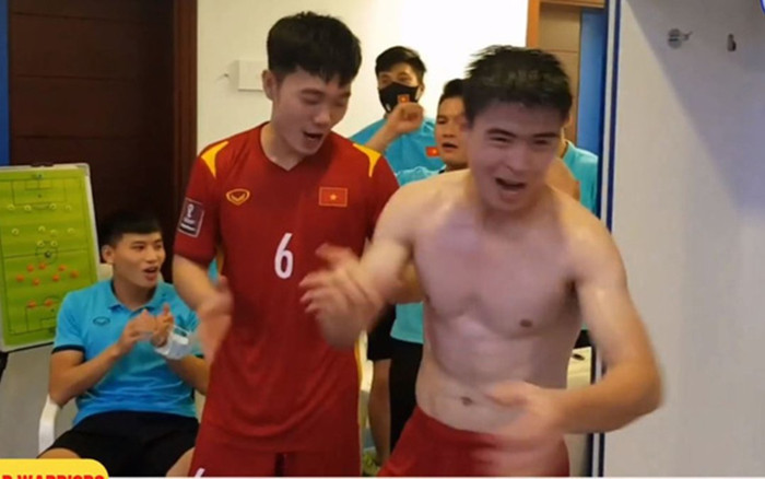 VIDEO: Tuyển Việt Nam hát vang 'Như có Bác trong ngày đại thắng' ở phòng thay đồ Ảnh 2