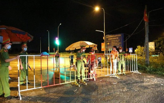 Hà Tĩnh: Phát hiện 2 vợ chồng dương tính với Covid-19 khi sàng lọc test nhanh Ảnh 2