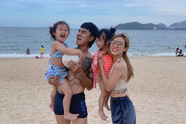 Sau những ồn ào, cặp đôi dành thời gian cho nhau nhiều hơn.