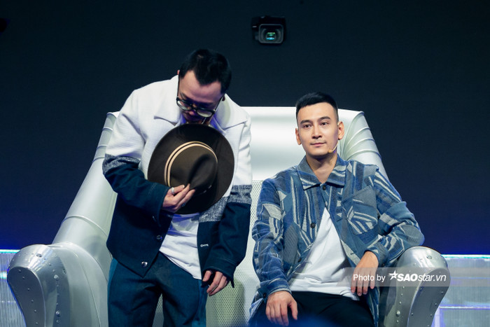 Hà Lê ngả mũ với tiết mục của Orange.