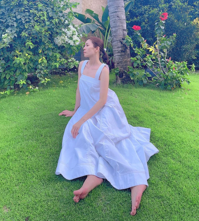 Những kiểu váy xòe rộng, tông màu sáng tinh khôi, tao nhã...