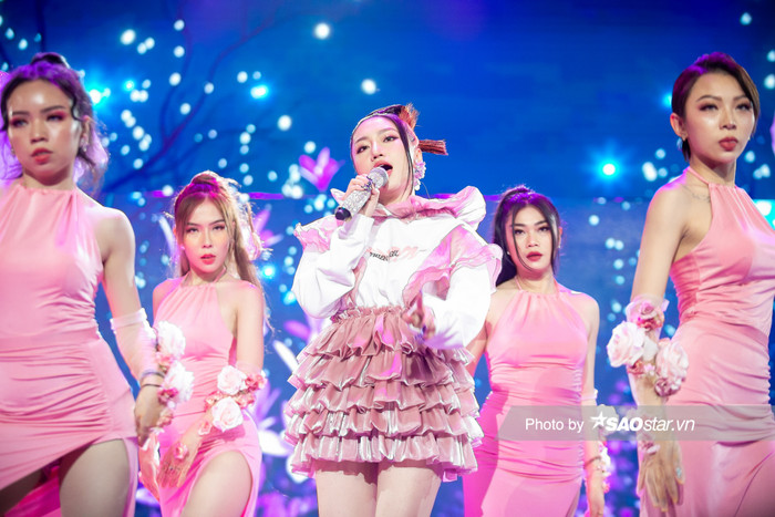 Nữ ca sĩ cho biết bản thân cảm thấy bị 'khớp' khi chưa nắm được tâm lý mọi người