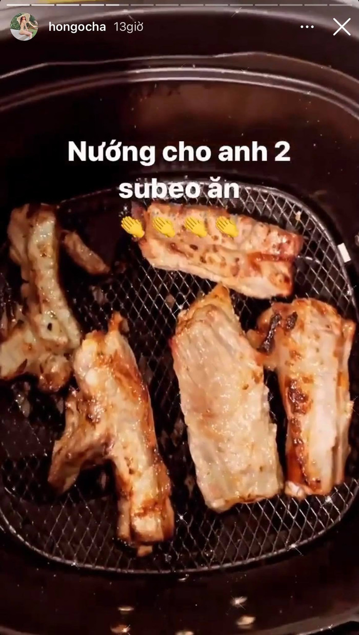 Hà Hồ còn khoe nướng thịt cho con trai lớn ăn trông cực ngon mắt như thế này,