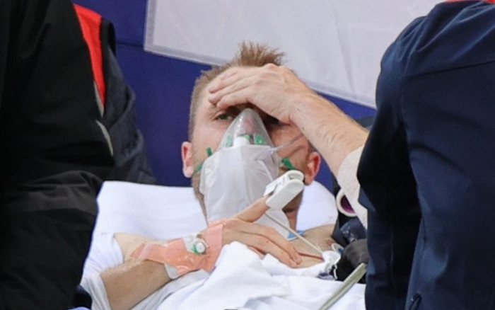 Tình hình sức khỏe cầu thủ đột quỵ trên sân gây ám ảnh ở EURO 2020 Ảnh 2