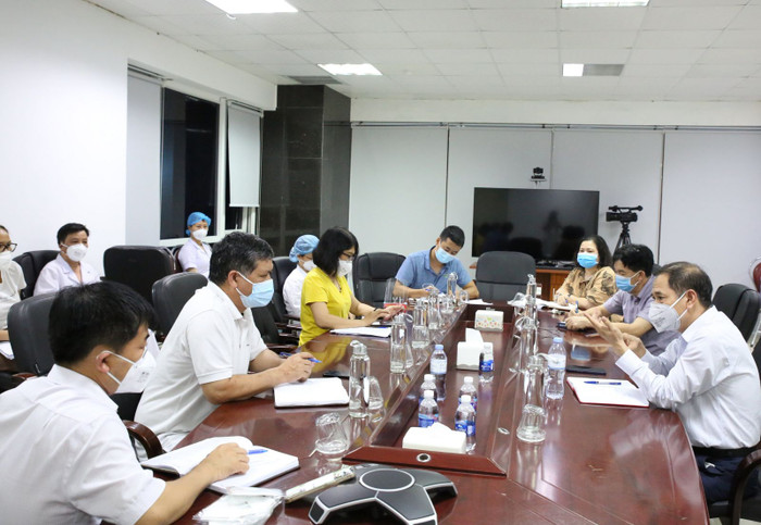 Lãnh đạo y tế Hà Tĩnh họp trong đêm 12/6